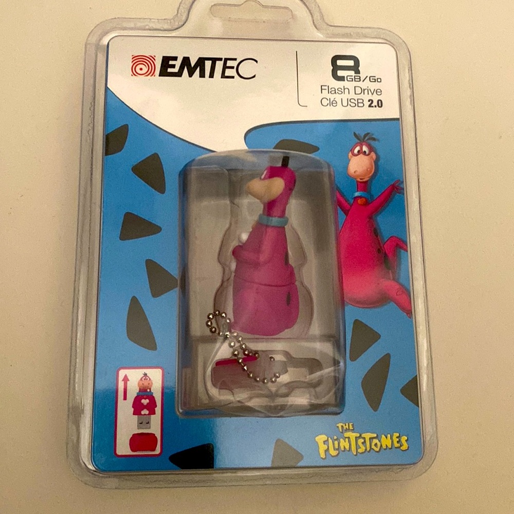 USB 2.0 EMTEC with 8gb new in package